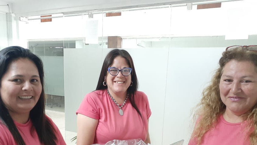 La Direccion de la Mujer acompaño la despedida con regalitos preparados en la Direccion. El viernes en horas de la tarde, el Centro de promoción al Menor No 25 ubicado en el Barrio Sarmiento, despidió el año, los chicos que asisten al centro han podido di